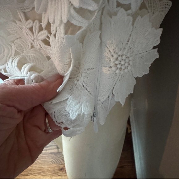 Milly 3D Floral Embroidered Camila crop top in white size 2 - Picture 5 of 13